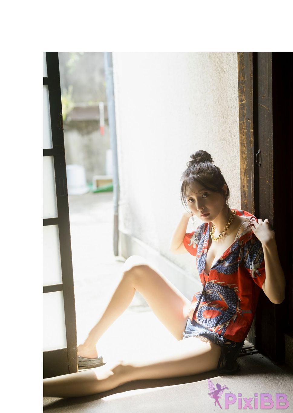 Japanese Idol Moka Hashimoto Moeka Digital only YJ PHOTO BOOK Tomoka SideA looks like hes flirting PixiBB (13)